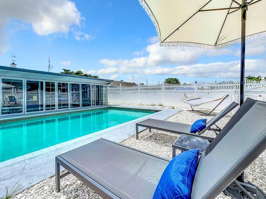 Poolside Paradise Near Siesta Key Beach Sarasota Exterior photo