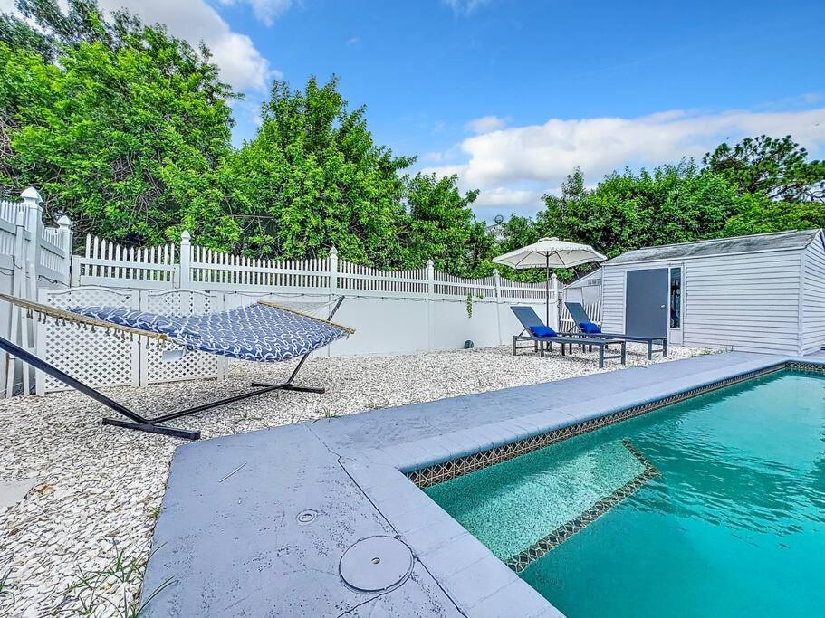 Poolside Paradise Near Siesta Key Beach Sarasota Exterior photo