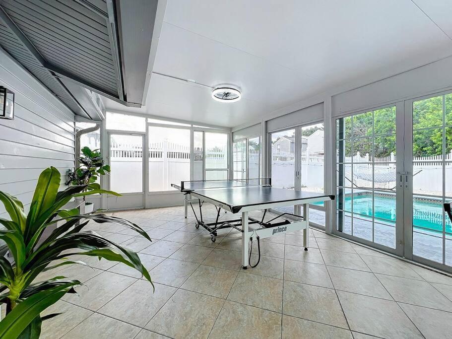 Poolside Paradise Near Siesta Key Beach Sarasota Exterior photo